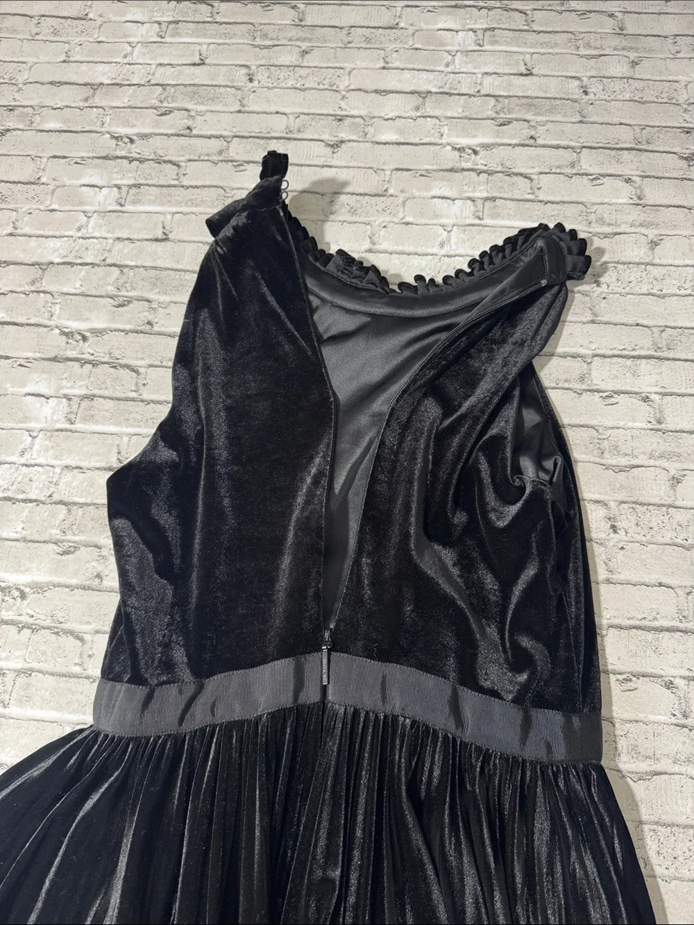 Ted Baker womens 2 black cornels velvet midi pleated dress EUC